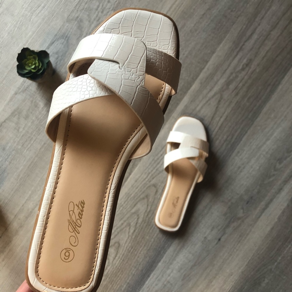 NEW White Sandals🔥